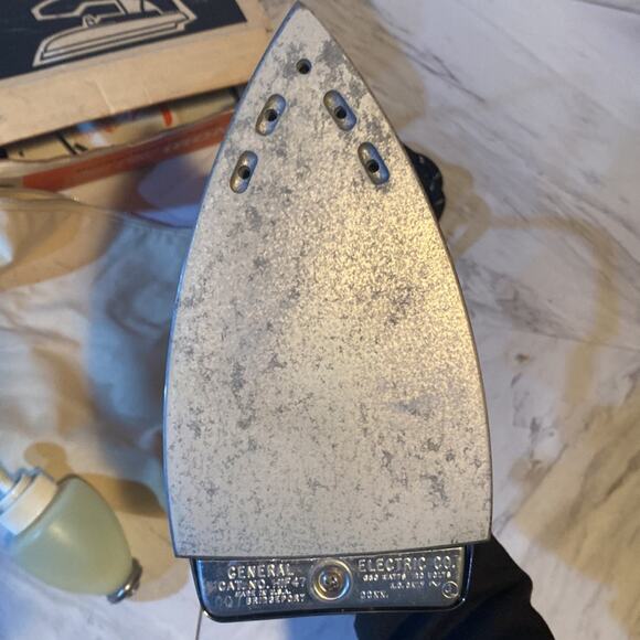 GE Travel Spray Steam & Dry Vintage Iron F47 - Picture 10 of 14